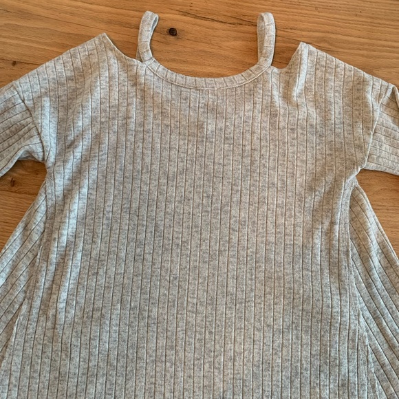 Umgee Peek-a-boo Shoulder Sweater Women’s L Taupe Gray Cable A-line‎ Preloved - Picture 8 of 9